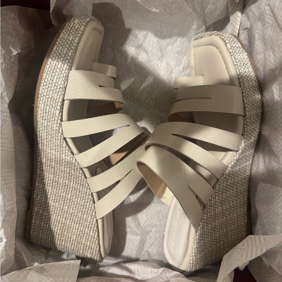 Donald Pliner Anamarci Wedge Sandals New in Box - Picture 4 of 6